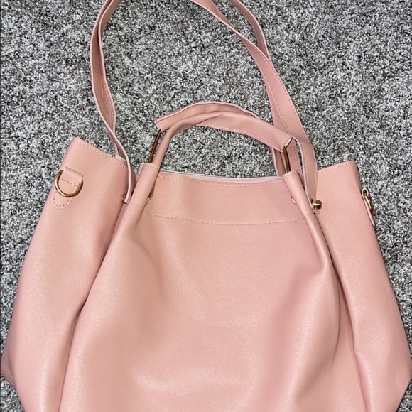 Pink purse with accessories - Picture 6 of 7